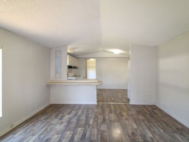 Building Photo - Beautifully Updated 3BR/2BA Trailer in Mus...
