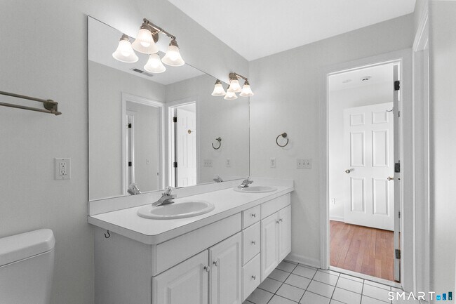 Building Photo - 30 Osborne Pl