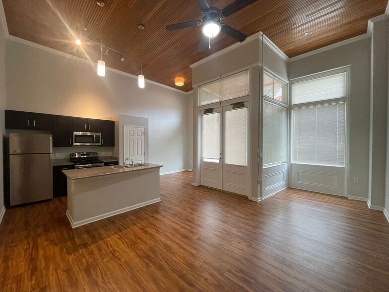 Interior Photo - Lofts at Poplar Pointe
