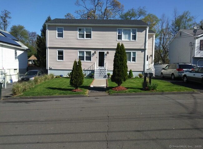 Primary Photo - 17 Yates St