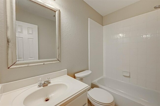 Building Photo - 6519 Bella Noche Dr