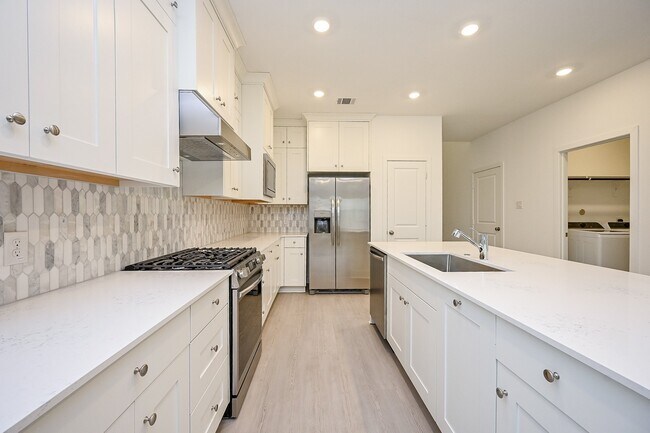 Building Photo - 6427 Seafoam Lake Dr