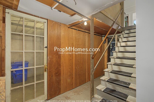Building Photo - Updated Two Bedroom Duplex in Buckman!