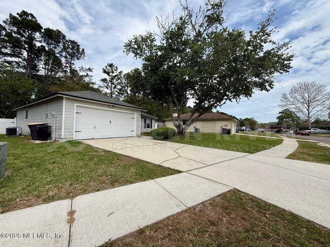 Building Photo - 7541 Allspice Cir N