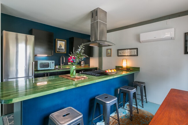 Building Photo - 402 Trujillo Ln