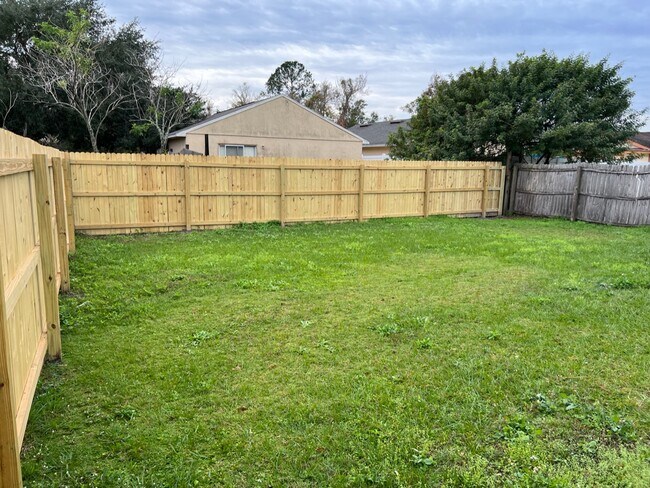 Building Photo - 10128 Portale Ave