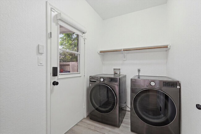 Building Photo - 4704 Broadmoor Dr