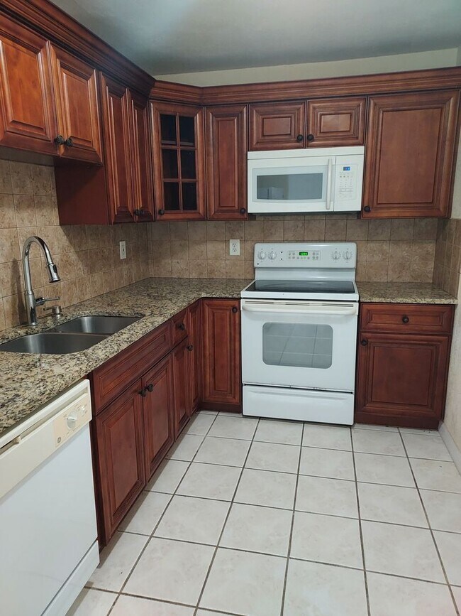 Building Photo - Move In Special 1st Month Rent Free- 1 Bed...