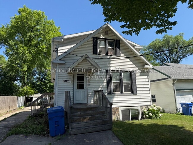 Building Photo - 1009 13th Ave N