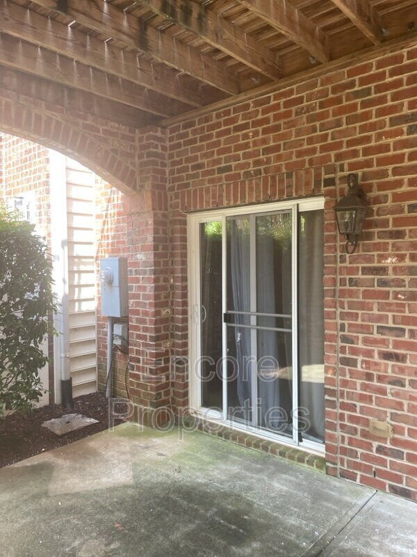 Building Photo - 3005 Imperial Oaks Dr