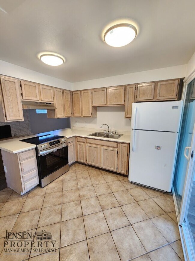 Building Photo - D2059