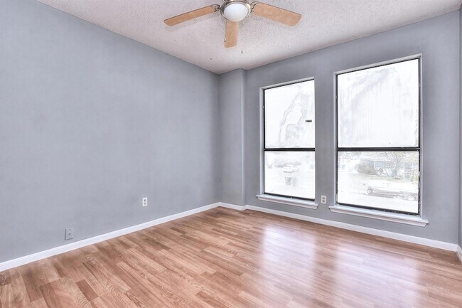 Building Photo - 1202 Southwalk St