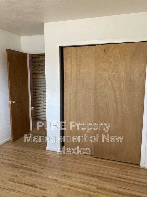 Building Photo - 712 Cagua Dr NE