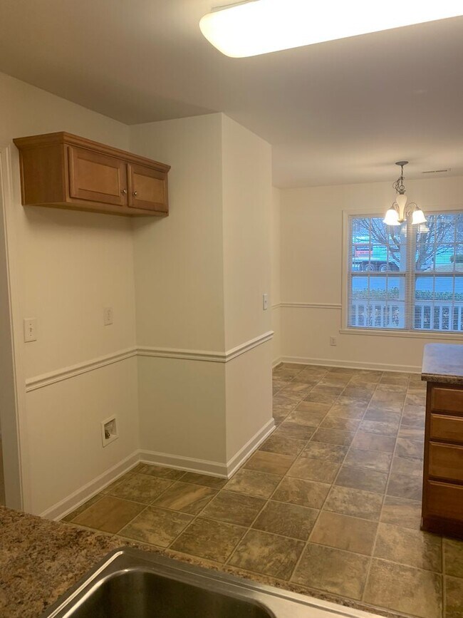 Building Photo - 3 Bedroom Rental on Cul-De-Sac!
