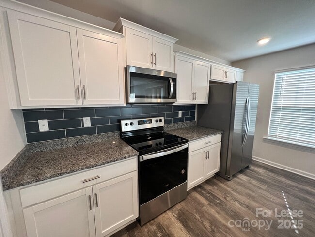 Building Photo - 7868 Whispering Strm Dr