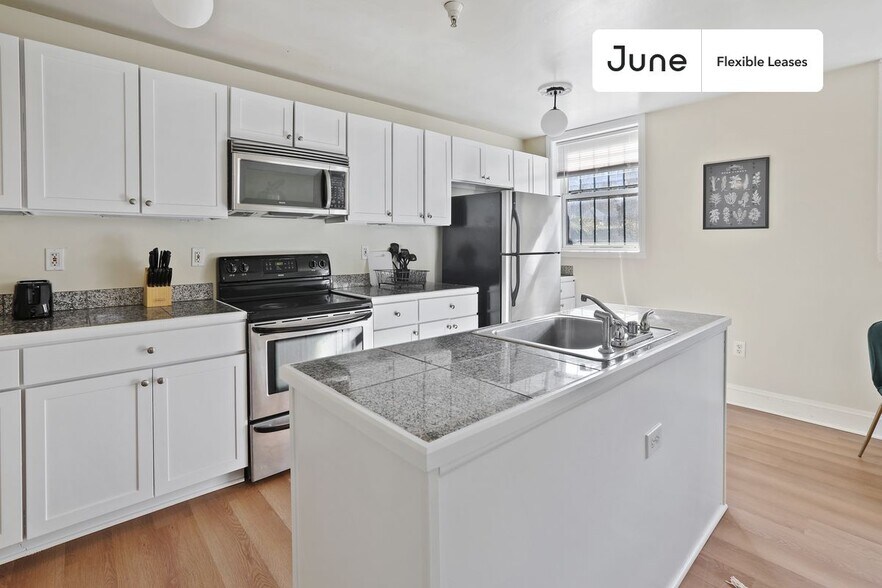 Building Photo - 1380 Bryant St NE