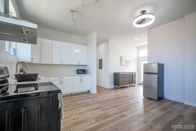 Building Photo - West Side Paradise – Stunning Fully Furnis...