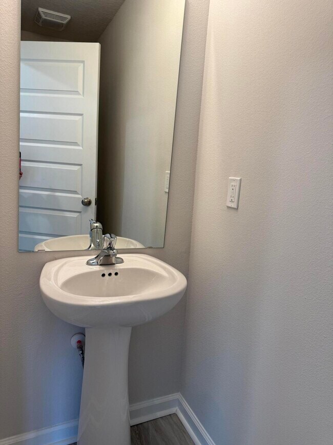 Building Photo - 2800 Tallgrass Ct