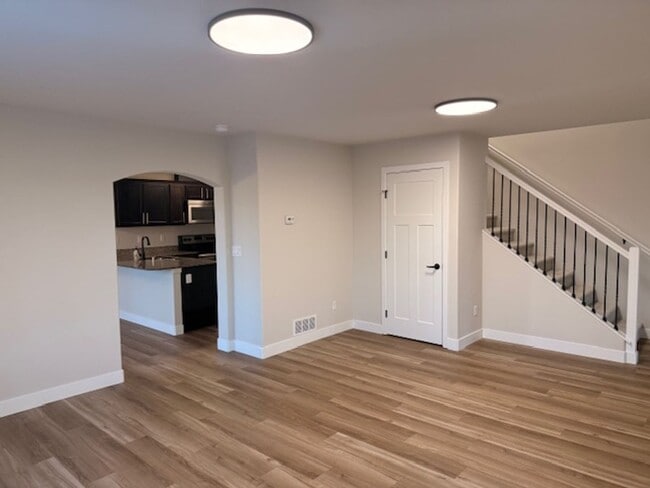 Building Photo - All Utilities Included in this 3 Bedroom South Anchorage Townhouse!