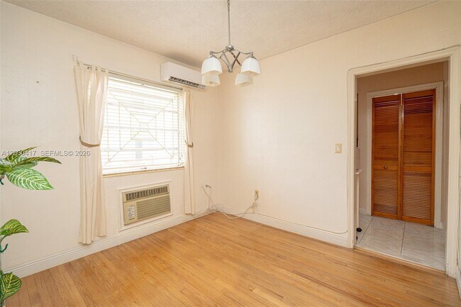Building Photo - 637 SW 11th St