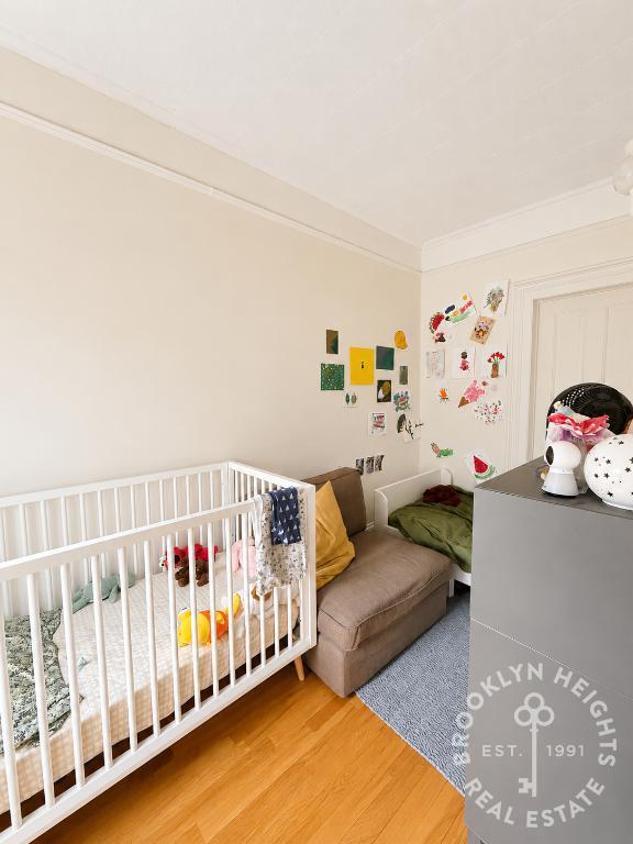 Building Photo - Floor-Through 1BR + Den – Top Floor Brownstone – Sun-Filled – Prime Location
