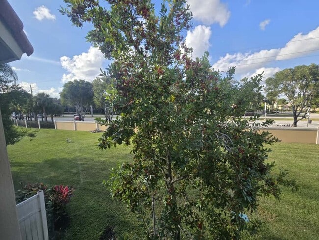 Building Photo - Spacious Briar Bay Rental in Gated Community