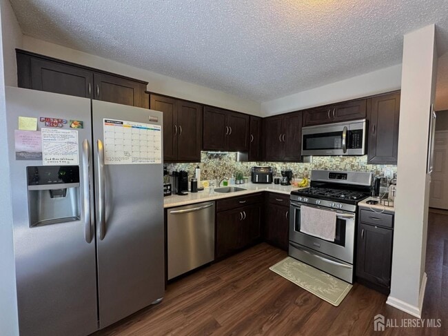 Building Photo - 39 Renaissance Ln