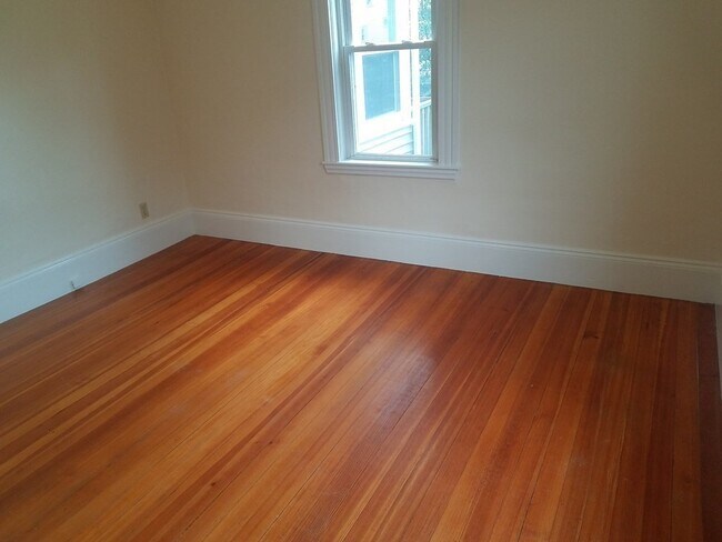 Building Photo - 68 Burnside St