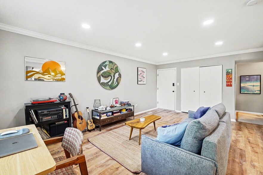 Building Photo - 333 Homeland Southway