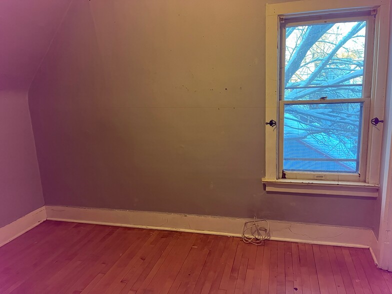 Building Photo - 3260A N Newhall St