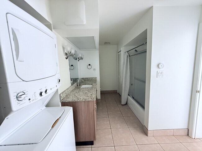 Building Photo - 735 Dodecanese Blvd