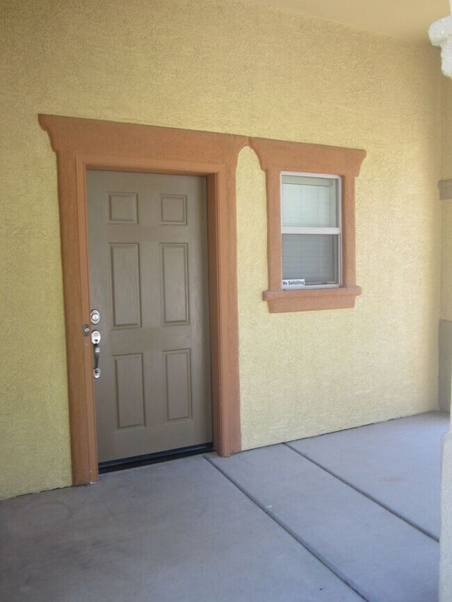 Building Photo - Adorable 2 story patio style with three spacious bedrooms and two full baths upstairs