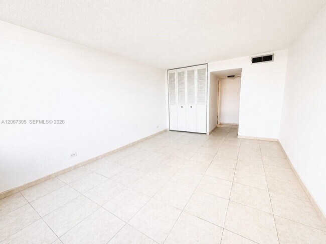 Building Photo - 250 174th St
