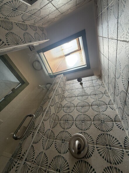Building Photo - 324 W 55th St