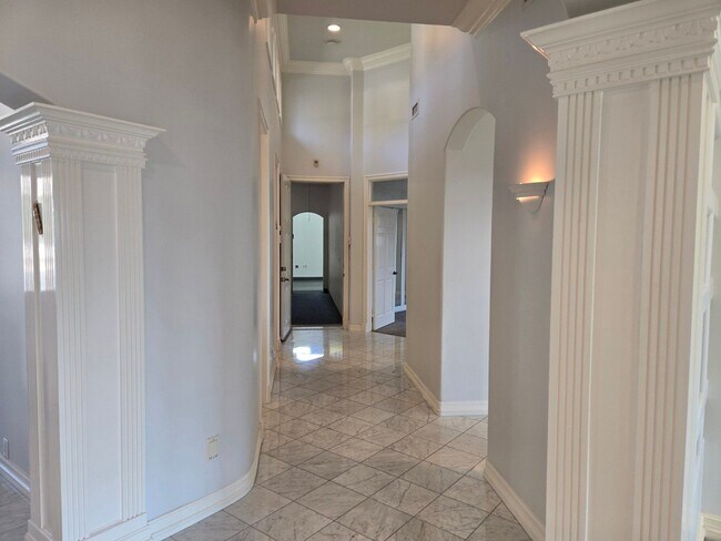 Building Photo - Luxurious home available immediately.