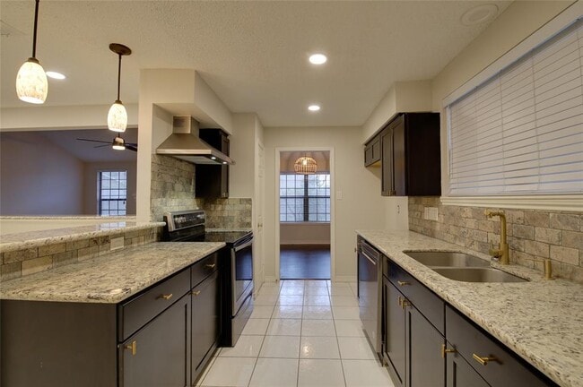 Building Photo - 6526 Foxfern Cir