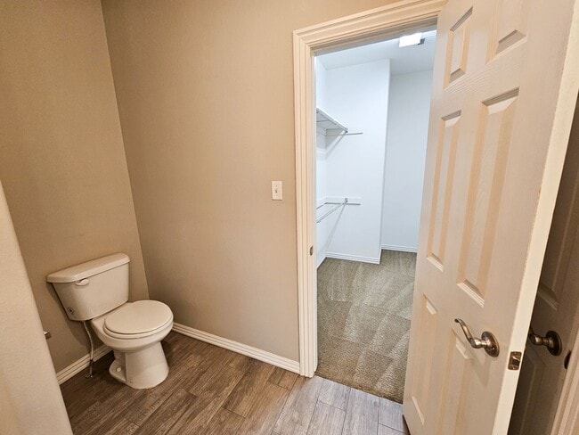 Building Photo - Beautiful 3 Bed/2.5 Bath Townhome in Chaff...