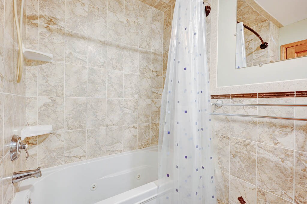 Building Photo - 1760 W Wrightwood Ave