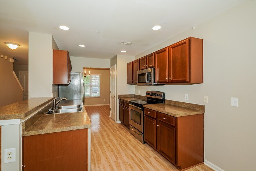 Building Photo - 2145 Erin Ln