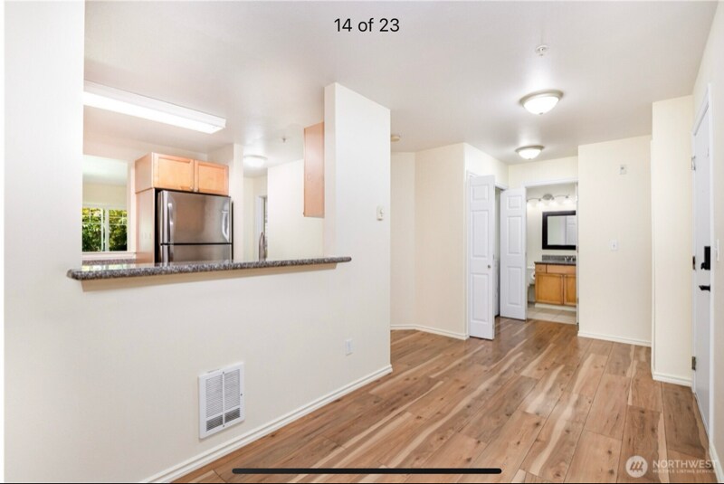 Building Photo - 18501 SE Newport Way