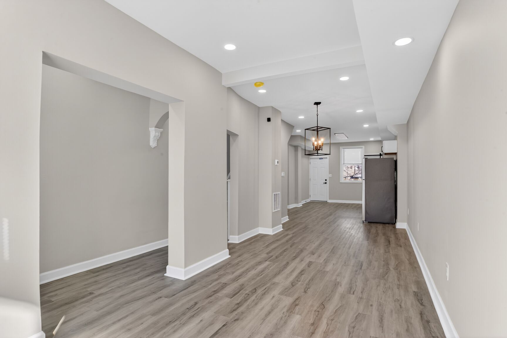 Building Photo - 2102 W Saratoga St