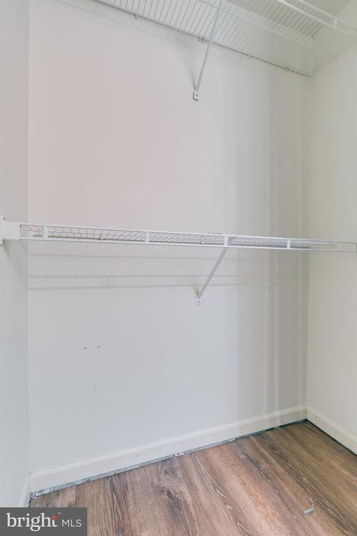 Building Photo - 1589 Woodcrest Dr