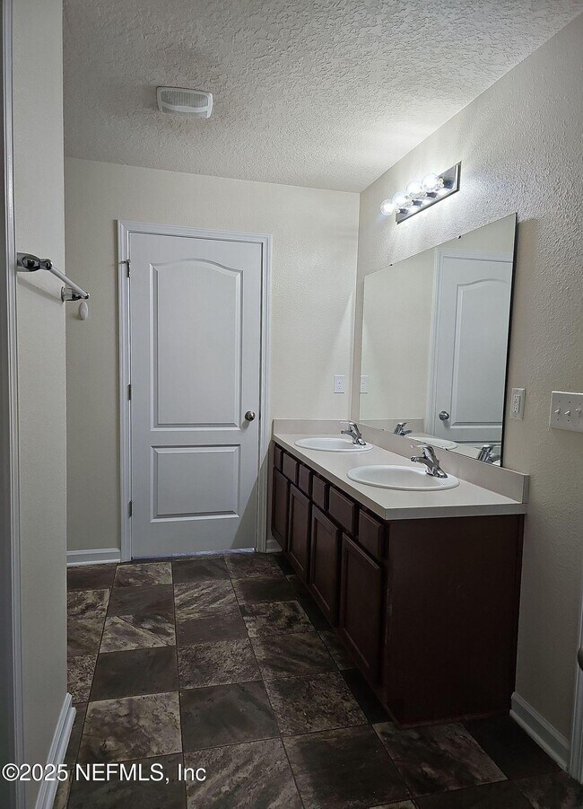 Building Photo - 1981 Rock Springs Way