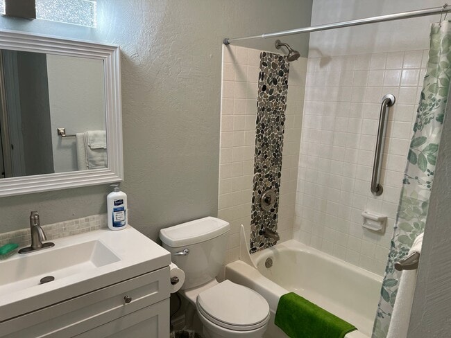 Building Photo - 3 Bed 2 Bath Fully Furnished Unit in Fairbanks- SORRY, NO PETS!