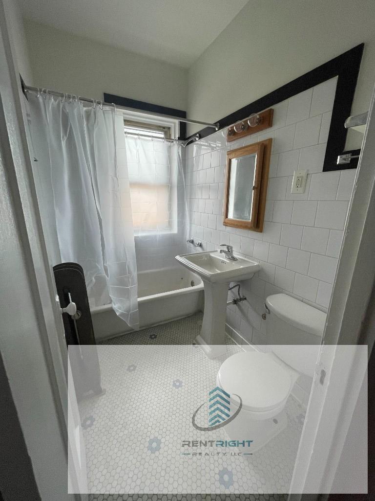 Building Photo - 4354 N Elston Ave