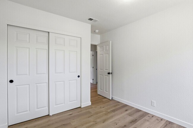 Building Photo - Beautifully Remodeled Property