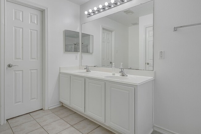 Building Photo - 209 Summerhaze Cir