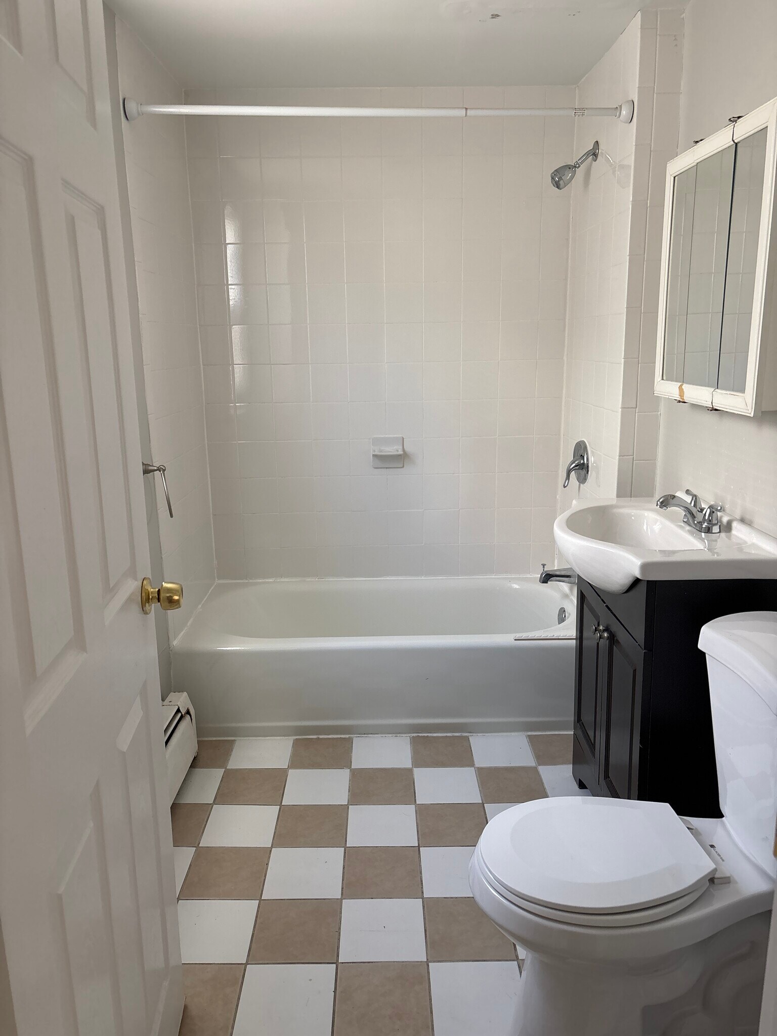 Building Photo - 27 Elm St