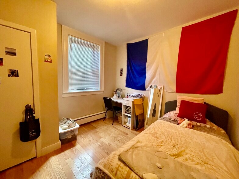 Building Photo - 42 Fenway