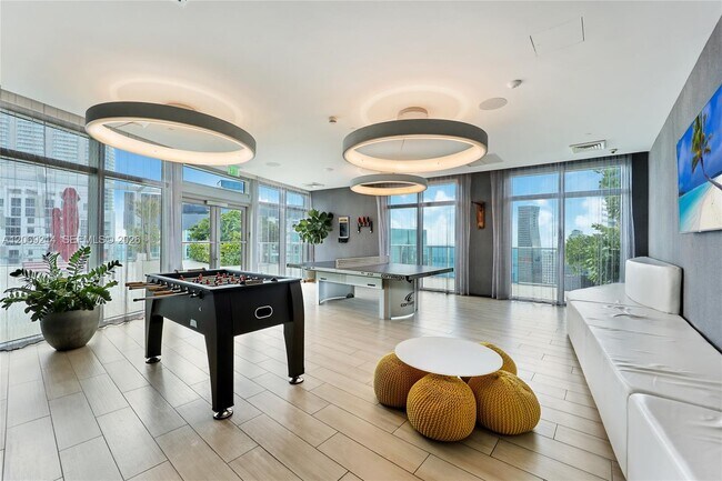 Building Photo - 1100 S Miami Ave